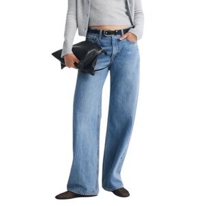 NWT Abercrombie & Fitch Low Rise Ultra Loose Jean size 27 in Medium Wash